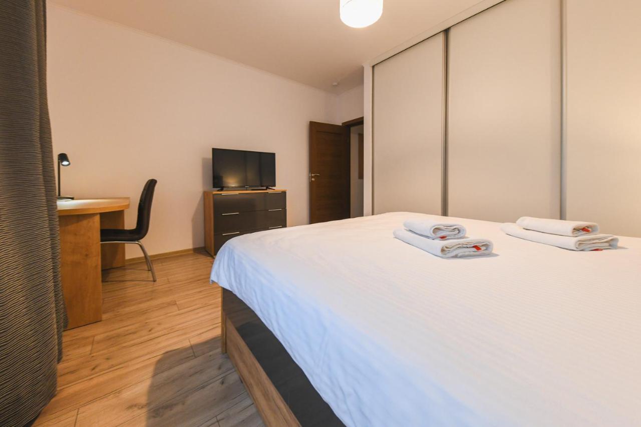 Spacious And Quiet 2 Bedroom Apartment Клуж-Напока Экстерьер фото