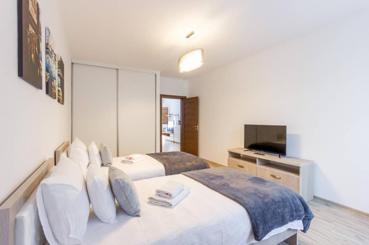 Spacious And Quiet 2 Bedroom Apartment Клуж-Напока Экстерьер фото
