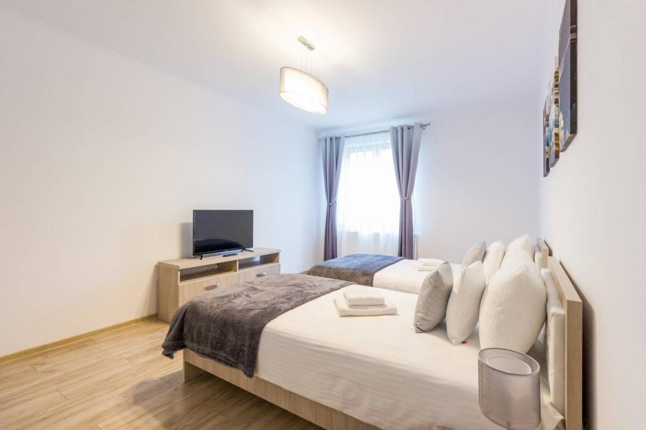 Spacious And Quiet 2 Bedroom Apartment Клуж-Напока Экстерьер фото