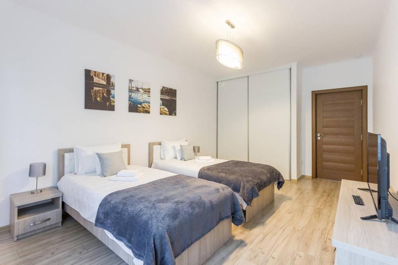Spacious And Quiet 2 Bedroom Apartment Клуж-Напока Экстерьер фото