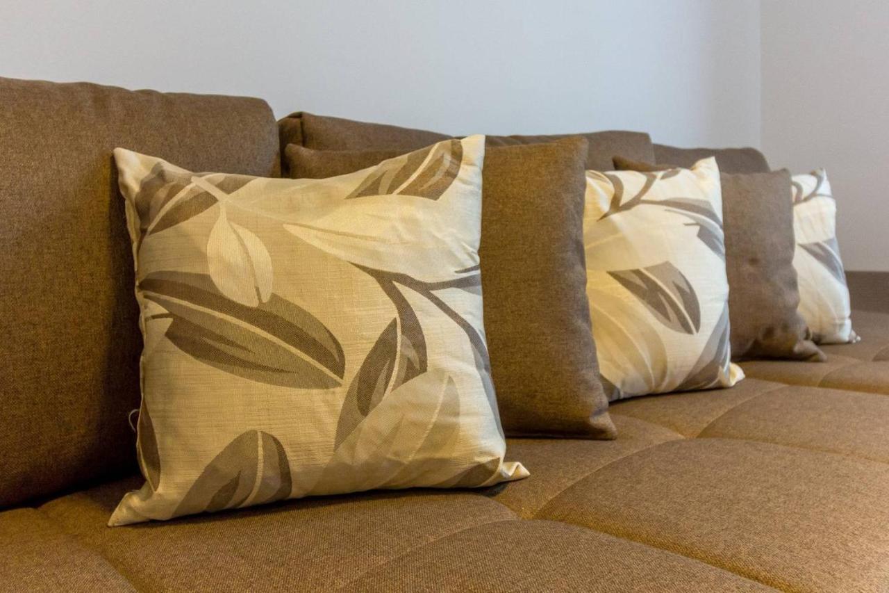 Spacious And Quiet 2 Bedroom Apartment Клуж-Напока Экстерьер фото